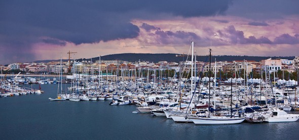 Udsigt over Alghero havn på Sardinien