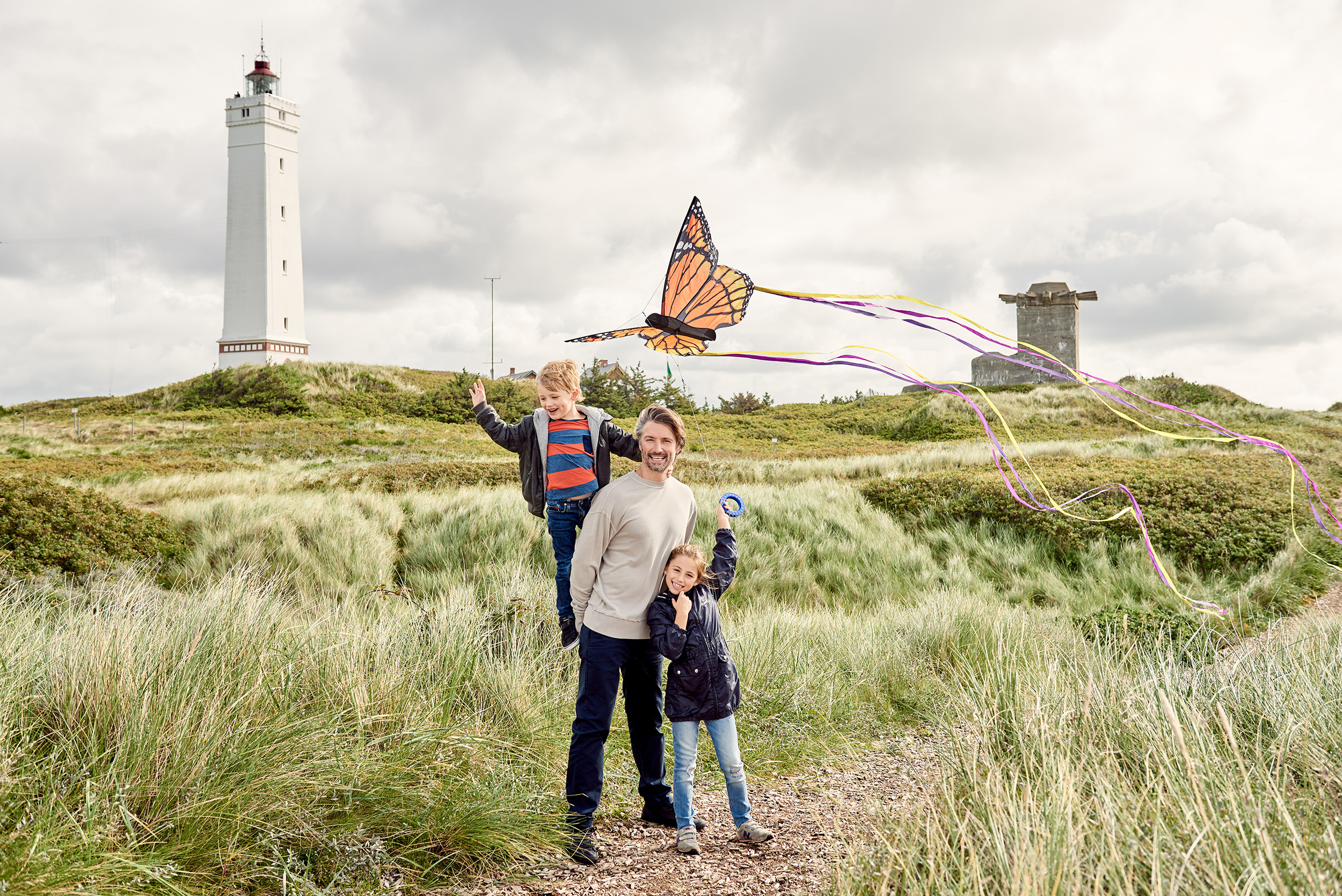 Ferie i Danmark - Fotograf - Far og børn med drage